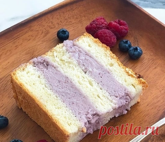 АНГЕЛЬСКИЙ ТОРТ С МАЛИНОВЫМ ХОЛОДНЫМ ЧИЗКЕЙКОМ
Ангельский бисквит на форму 16 см
4 белка 75 гр сахара 75 гр муки Щепотка соли 1/2 чл разрыхлителя
Малиновый чизкейк без выпечки:
250 гр маскарпоне 140 гр творожного сыра (можно заменить на маскарпоне) 120 гр сахара
130гр маслинового пюре 100гр сливок. 10 гр желатина Dr.Oetker