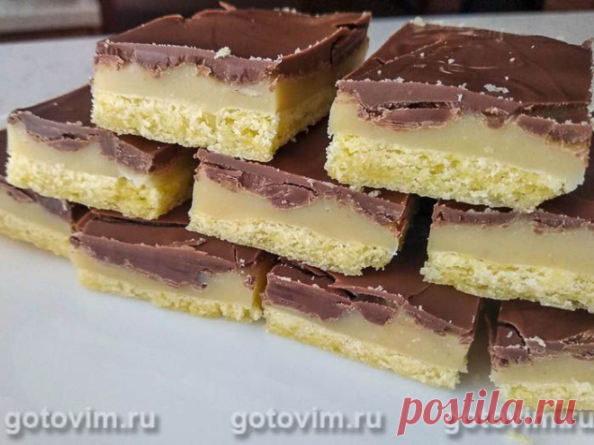Печенье «Твикс». Рецепт с фото Всем хорошо знаком батончик Twix. А знаете ли вы, что можно приготовить домашнее печенье, по вкусу напоминающее тот самый замечательный вкус твикса?  Для простого рецепта домашнего твикса подойдут самые обычные продукты. Теперь любимое лакомство можно всегда приготовить дома и подать с кофе и чаем.
