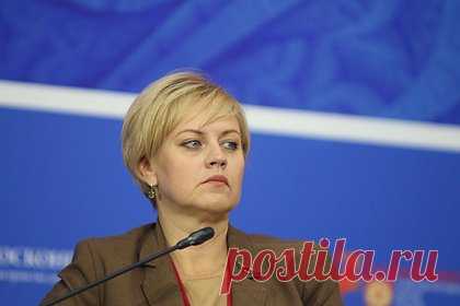 Заместителя руководителя ФТС России задержали за коррупцию. В Москве задержали заместителя руководителя ФТС России генерал-полковника таможенной службы Елену Ягодкину. Ее подозревают в ряде коррупционных преступлений, связанных с вопросами определения товарной номенклатуры при начислении таможенных пошлин. Отмечается, что Ягодкину задержали сразу после окончания заседания.