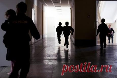 Раскрыты подробности изнасилования четвероклассника из Новой Москвы. Изнасилование ученика школы №1392 имени Рябинкина в Новой Москве произошло дома у одного из школьников в выходные дни. В пресс-службе столичного департамента образования и науки сообщили, что классная руководительница узнала об инциденте на следующий день, после чего пригласила родителей учащихся на встречу.