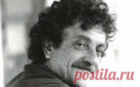 Речь Курта Воннегута, которую стоит перечитывать время от времени
Речь Курта Воннегута, которую стоит перечитывать время от времени Когда мы молоды, нам кажется, что еще полно времени для жизни. В 1995 году писатель-сатирик Курт Воннегут произнес речь перед выпускниками Массачусетского университета, которая остается актуальной до сих пор. Эти строки стоит перечитывать время от времени, чтобы напомнить себе о красоте, любви и о том, что […]
Читай дальше на сайте. Жми подробнее ➡