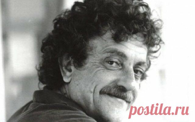 Речь Курта Воннегута, которую стоит перечитывать время от времени
Речь Курта Воннегута, которую стоит перечитывать время от времени Когда мы молоды, нам кажется, что еще полно времени для жизни. В 1995 году писатель-сатирик Курт Воннегут произнес речь перед выпускниками Массачусетского университета, которая остается актуальной до сих пор. Эти строки стоит перечитывать время от времени, чтобы напомнить себе о красоте, любви и о том, что […]
Читай дальше на сайте. Жми подробнее ➡