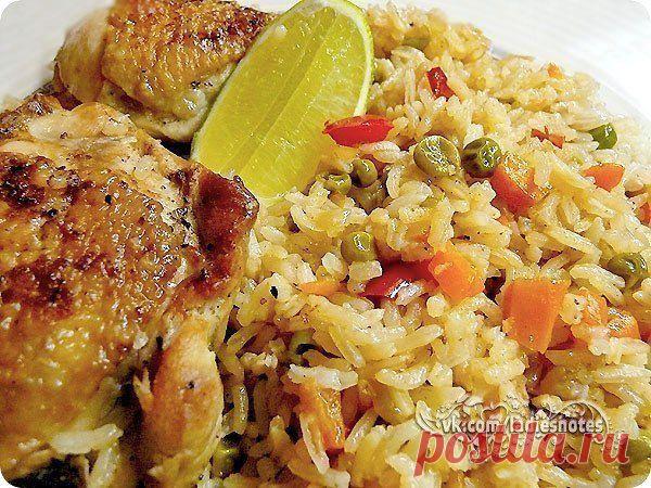 Я женщина, мама, хозяйка, жена ❤
Рис с курицей — Arroz con pollo

Ингредиенты:
- 1 курица на 1,5 кг (8 бедрышек)
- 1 средняя луковица
- 1 морковка
- 1 сладкиой красныж перец
- 100 г зеленого горошка (можно замороженного)
- 500 г длиннозерного риса
- 100 мл белого сухого вина
- 2 зубчика чеснока
- острый перец рокото (чили) по вкусу
- 1/2 ч.л. молотого кумина (зиры)
- соль, перец
- 50 мл нейтрального растительного масла для обжаривания
- 0,5 л куриного бульона