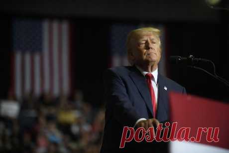 Трамп заявил о риске немцев «остаться без страны» и белом флаге Меркель РБК Власти Германии смеялись над предупреждениями о риске энергозависимости от России, однако теперь ситуация изменилась, заявил Трамп. Он сообщил об отправленном ранее Меркель белом флаге, указав на скорую «капитуляцию» перед Россией. Бывший президент США Дональд Трамп заявил об отправленном бывшему немецкому канцлеру Ангеле Меркель белом флаге в качестве символа «капитуляции» ФРГ перед Россией из-за ...