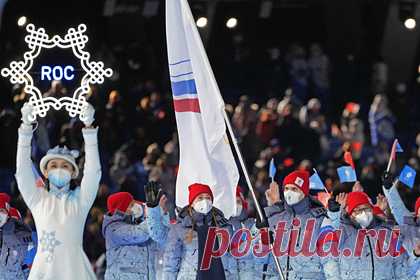 Российские олимпийцы приняли участие в параде спортсменов на Играх в Пекине. Российские олимпийцы приняли участие в параде спортсменов во время церемонии открытия Игр в Пекине. Знаменосцами сборной Олимпийского комитета России (ОКР) стали конькобежка Ольга Фаткулина и хоккеист Вадим Шипачев. Российские спортсмены выступают в Пекине под флагом ОКР из-за санкций WADA.