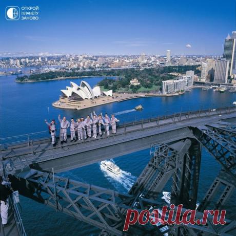 Вешалка Сиднея Сидней Харбор-бридж – самый крупный мост Сиднея и крупнейший арочный мост в мире. Этот мост – одно из самых интересных мест Сиднея. Жители города называют его “вешалкой”. Это прозвище возникло из-за его весьма примечательной формы. Открытие моста состоялось 19 марта 1932 года.Длина...