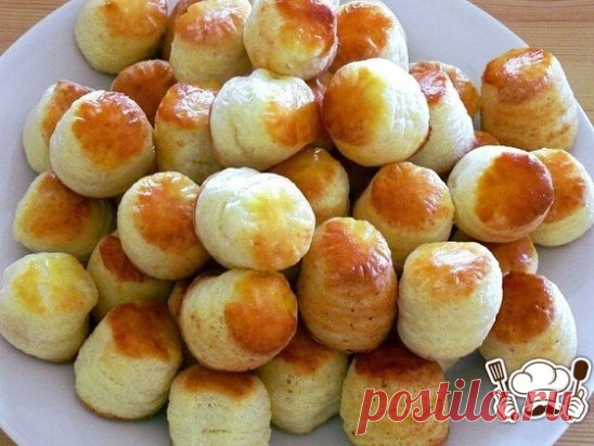 ВКУСНЕЙШЕЕ СЛОЕНОЕ ТВОРОЖНОЕ ПЕЧЕНЬЕ

Отличный рецепт ароматного печенья из творога.

Ингредиенты:
500 гр. - мука (высший сорт)
500 гр. - творог
500 гр. - сливочное масло
5 шт. - куриное яйцо
30 гр. - дрожжи (свежие)
20 гр. - соль

Приготовление:
1.В миску выкладываем муку, творог, размягченное масло, соль, дрожжи и желтки от 2-х яиц.
2.Разминаем все рукой.Замешиваем однородное тесто.
3.Выкладываем готовое творожное тесто на тарелку, накрываем и отправляем в холодильник на 20 м