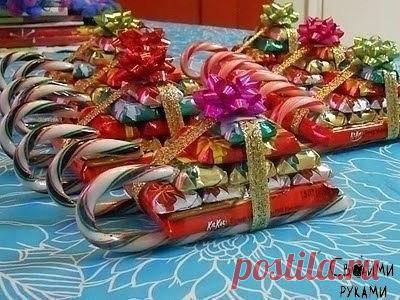 Саночки из сладостей к Новому году.