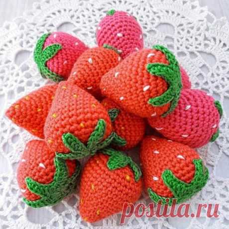 Красивая клубничка крючком