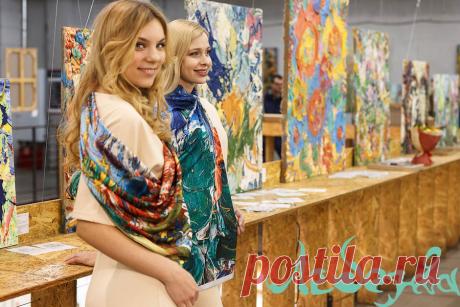 Флакон - это активное, уютное место, расчитанное на молодых, креативных людей. Я очень хотела показать свою живопись активным и талантливым молодым людям и получить от них отзыв о своём творчестве. Для этого и нужно устраивать выставки, чтобы получать обратную связь и чтобы люди увидели картины, над которыми я работала много лет.