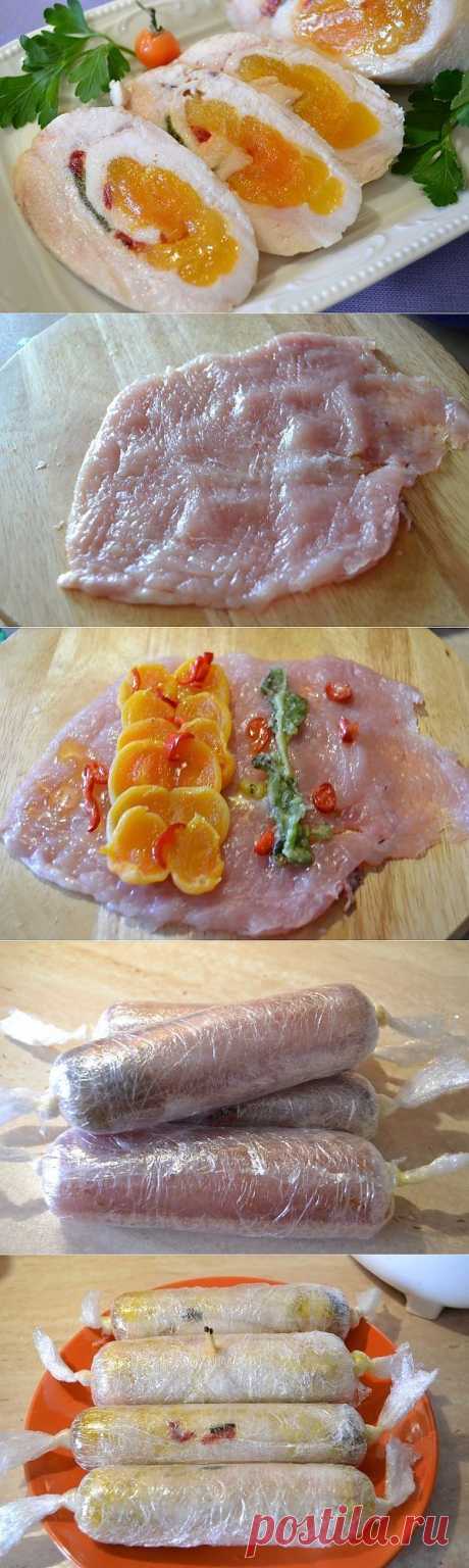 Куриные колбаски-рулетики с курагой.
