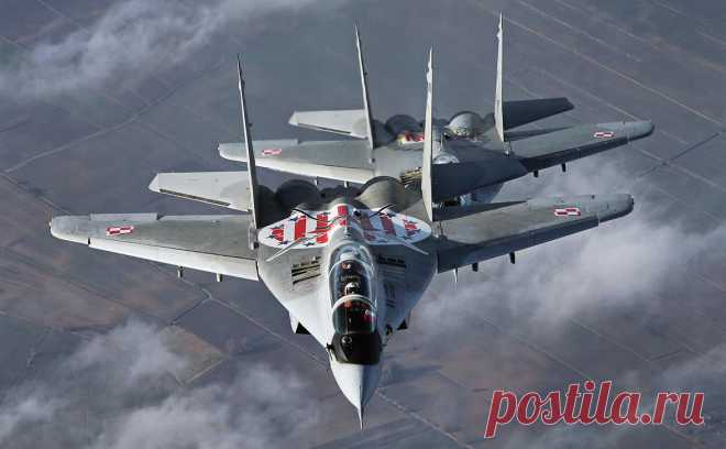 Министр обороны Польши назвал число переданных Украине МиГ-29. Польша уже передала Украине 10 истребителей МиГ-29 из 14 обещанных. Президент Анджей Дуда допускал отправку стране модернизированных вариантов при вытеснении их новыми самолетами. Киев заявлял о наличии у себя трех бригад МиГ-29