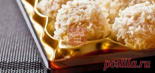 Как сделать конфеты «Рафаэлло» | Кулинарный журнал Stay Delicious
вафельные полусферы - 1 упаковка
сгущенное молоко - 100 г
мягкое сливочное масло - 100 г
белый шоколад - 50 г
ядра миндаля - 25 шт
кокосовая стружка - 100 г
***при наличии формы "орешки" вопрос о вафельных полусферах решается просто.