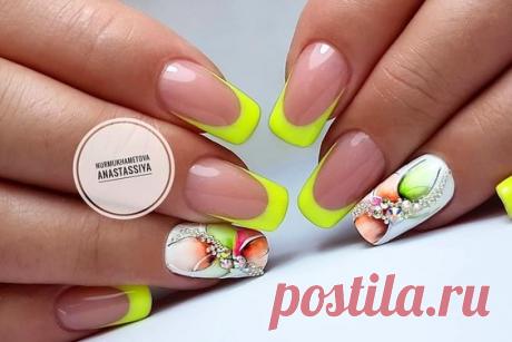 Яркий французский маникюр