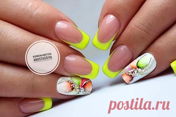 Яркий французский маникюр