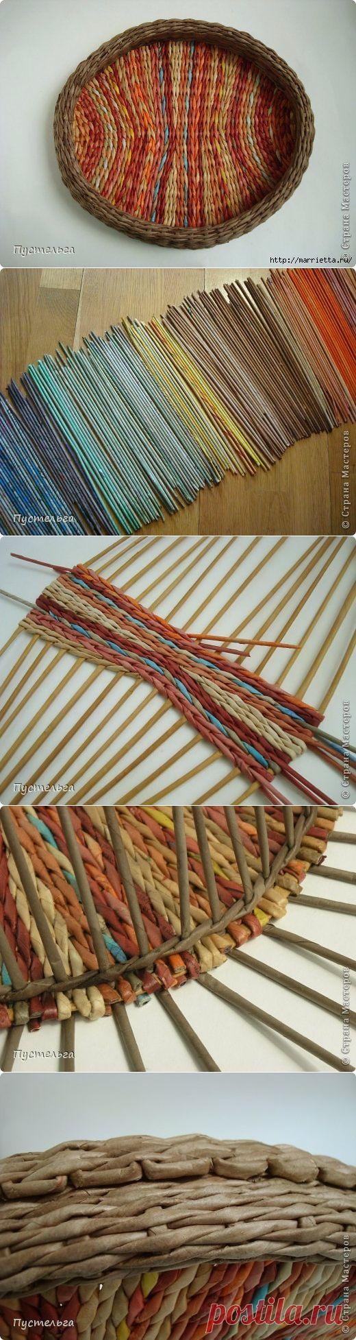 Поднос из разноцветных газетных трубочек