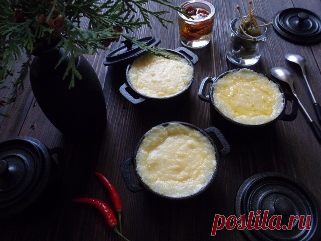 Кукурузная каша запеченная под сыром Если и есть что то, что надо запекать под сыром, так это именно кукурузная каша. И никто авторов в обратном не убедит)), особенно в такой холод). Рецепт простой как…
