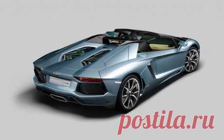 2013-Lamborghini-Aventador-LP-700-4-Roadster-rear-three-quarter-top-down Photo #290681 - Motor Trend WOT