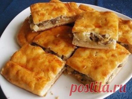 ТОП-6 РЕЦЕПТОВ ВЫПЕЧКИ НА КЕФИРЕ 🍴
1) Торт на кефире: «Черный принц»
ИНГРЕДИЕНТЫ:
Для теста: 
● 1 яйцо, 
● 1 стакан сахара, 
● 2-3 чайные ложки какао, 
● 1 стакан кефира, 
● 1 чайная ложка соды, 
● 1 стакан муки.
Для крема: 
● 200 г. масла, 
● 0,5 стакана сахара, 
● 250 г. сметаны.
ПРИГОТОВЛЕНИЕ:
Яйцо взбить с сахаром до густой пены, добавить кефир, соду и еще раз взбить. Затем добавить муку, тесто должно быть похоже на густую сметану. Вылить в смазанную жиром высокую фор...