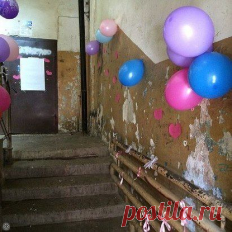 В наших подъездах только свадьбы снимать.....))))