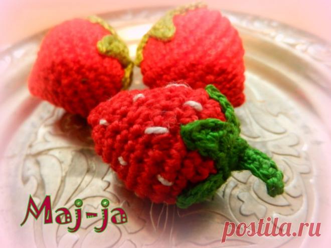 Вязаные ягоды: вязаная клубника