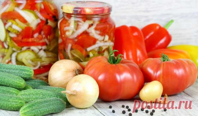 Салат из огурцов и помидоров на зиму - Лайфхакер