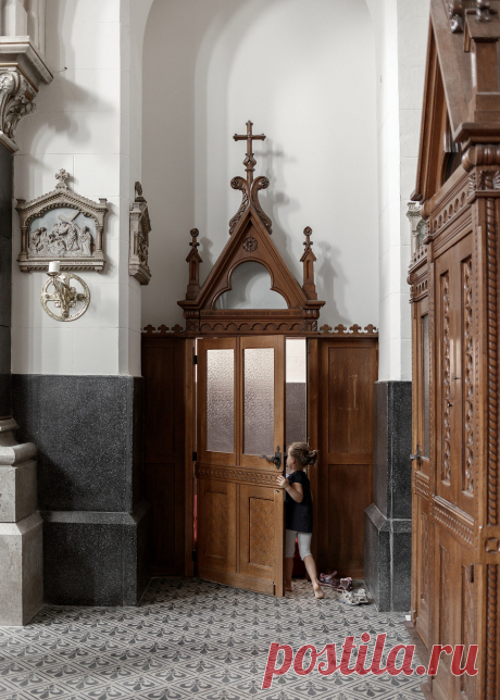 Play in historical sacred spaces