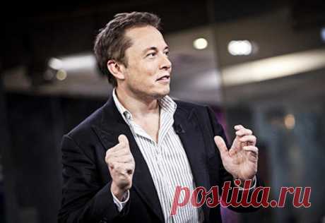 В интервью с GQ Элон Маск сообщил, что Apple стоит заняться автомобилями. Также он крайне резко высказался о своей встрече с основателем Apple: «В первый раз, когда я встретил Стива Джобса, он вёл себя как козёл».