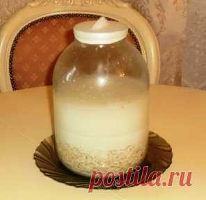 Овсяный кисель восстанавливает здоровье 
Овсяный кисель полезен для желудка, печени и почек. Он растворяет камни в желчном и мочевом пузыре, снижает холестерин в крови. Овёс восстанавливает силы, даёт энергию, помогает от депрессии. 
Для приготовления нужно взять: 
- 1 стакан овсяной крупы 
- 5 стаканов воды
- 1 стакан молока
- мёд
Поставить на огонь и кипятить на слабом огне до состояния жидкого киселя. 
Затем добавить молоко до первоначального объёма и прокипятить. 
Когда немного остынет,