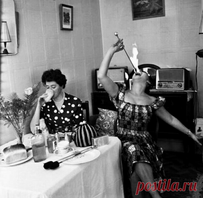 ТОЧНО БОЛЬШЕ НЕ ПРИГОДИТСЯ

Нет, это не леопардовый принт и не туфли с острым носком,

а...

1) Обесценивание

Что мы, женщины, виртуозно умеем — так это снижать значимость собственных достижений до нуля, а то и вообще свести всё к минусовым числам. Разумеется, нам в этом активно помогают каждый день: ты наверняка не раз слышала, что варит мультиварка, стирает стиралка, а убирает робот-пылесос. Нам рассказывают, что родить ребенка проще простого — вот наши-то бабки по деся...