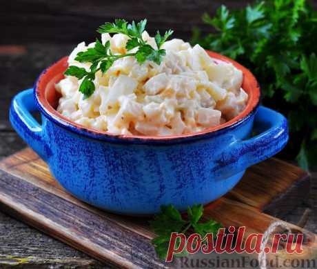Рецепт: Салат с кальмарами и яйцами на RussianFood.com