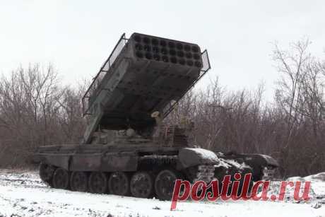 Работа огнеметной системы ТОС-1А «Солнцепек» в районе Угледара. Расчеты тяжелых огнеметных систем «Солнцепек» с успехом выполняют боевые задачи на СВО.