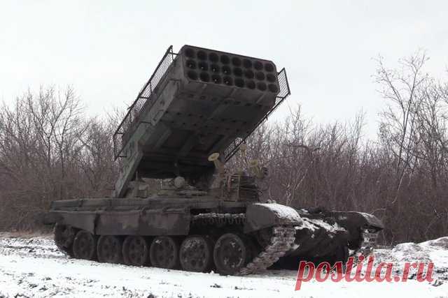 Работа огнеметной системы ТОС-1А «Солнцепек» в районе Угледара. Расчеты тяжелых огнеметных систем «Солнцепек» с успехом выполняют боевые задачи на СВО.