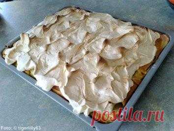 Rhabarberkuchen mit Baiserhaube - Rezept - kochbar.de
