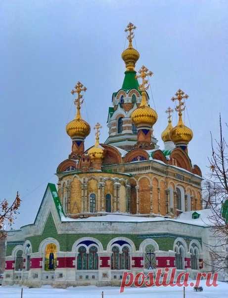 Усталость бывает разной — плохой и хорошей. Плохая — когда понимаешь, что ты вымотан суетой, вымотан делами, которые твоей душе постылы, которые, возможно, и полезны с точки зрения материальной, но сердцу не дают ничего. А хорошая — когда есть уверенность, что все делаемое ради Бога и ради ближнего делается, когда, может и сил никаких в теле не осталось, а на душе мир и покой. Мир с Богом и покой от этого мира.

Игумен Нектарий (Морозов).