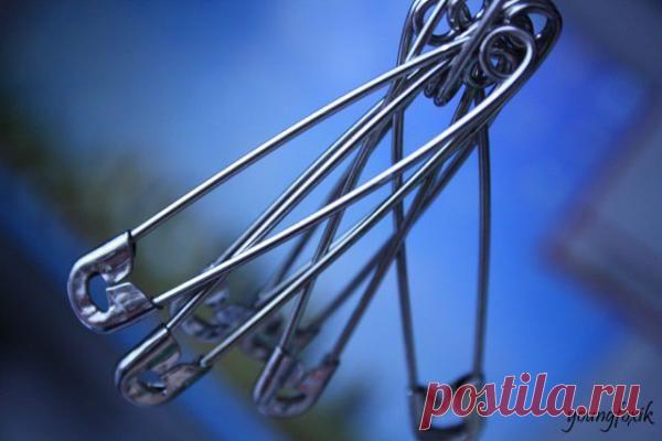 Защита от порчи и сглаза при помощи булавки