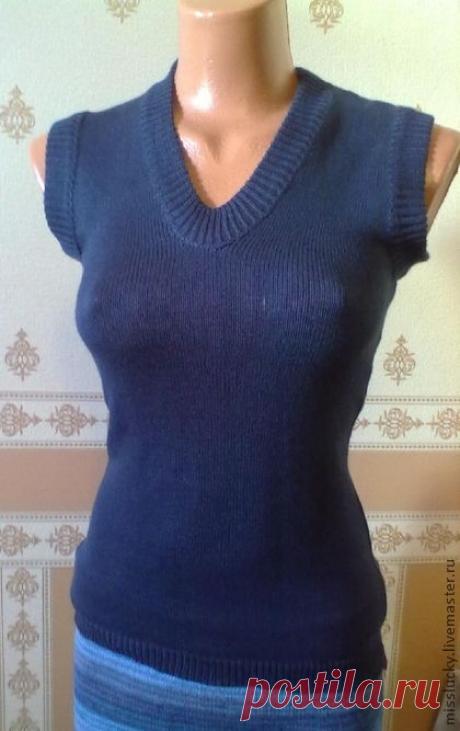 Мягкая, нежная жилетка связана из высококачественной Итальянской полушерстяной пряжи, удобная, классическая модель - подойдет как девочке, так и мальчику, можно носить с блузкой, рубашкой, водолазкой.
На заказ выполню другие размеры и любые цвета, срок изготовления при наличии нужного цвета пряжи - 1 день.