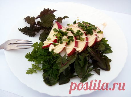 Салат из яблока и молодой зелени!
