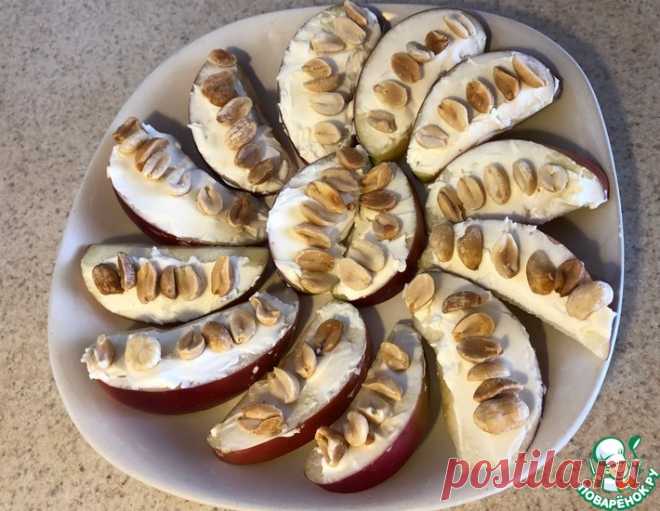 Яблочный перекус с сыром и арахисом – кулинарный рецепт