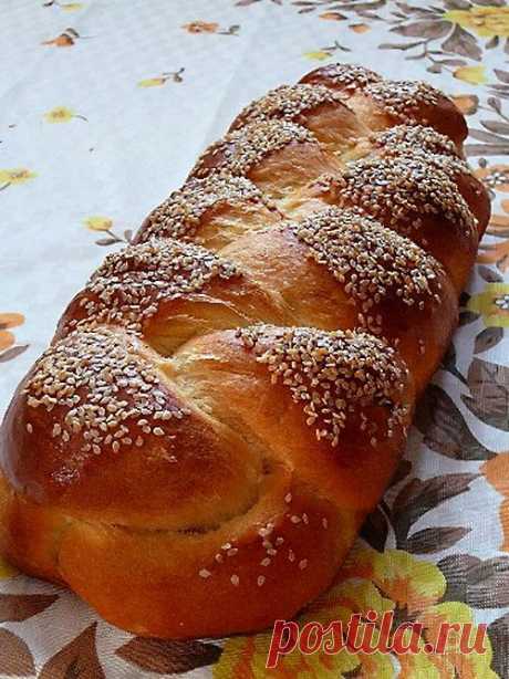 Вкусный хлеб на столе. Печём луковую косичку..