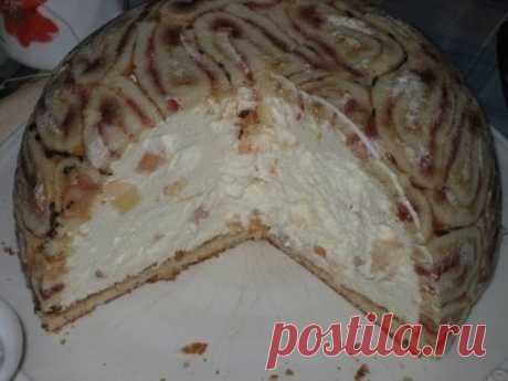 Королевский торт без выпечки
Ингредиенты:
-1-2 готовых рулета,
-пачка коржей,
-мягкий творог гр 300,
-сливки 33%-0.5л,
-сахар,
-желатин,
-консервированные фрукты.
Приготовление:
Взять удобную "тару", выстелить ее пленкой, выложить тонко нарезанным рулетом. Можно взять обычный творог Веселый молочник, вспушить его блендером и положить 4-5 столовых ложек сахара.
Хорошо охлажденные сливки взбить с 4-5 ст.л. сахара.
Смешать творог и сливки + фрукты + растворенный на водяной бане желатин.
Выложит