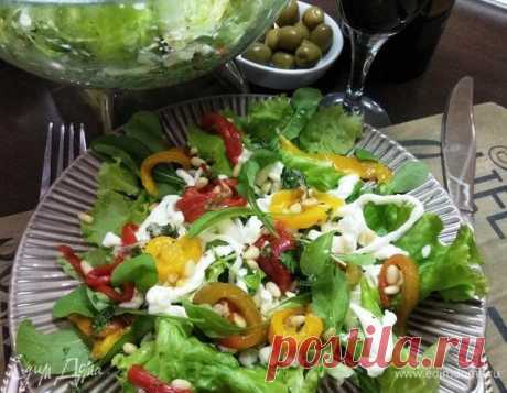 Салат с запеченным перцем, страчателлой и кедровыми орешками, пошаговый рецепт на 1867 ккал, фото, ингредиенты - Победа