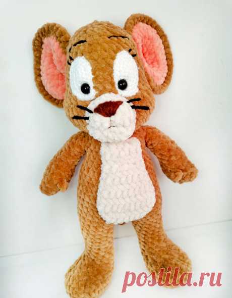 PDF Мышонок Джерри крючком. FREE crochet pattern; Аmigurumi toy patterns. Амигуруми схемы и описания на русском. Вязаные игрушки и поделки своими руками #amimore - мышь, мышка из плюшевой пряжи, плюшевый мышонок из мультфильма &quot;Том и Джерри&quot;.