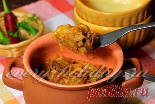 Капуста тушеная с мясом в горшочке:  с фото
