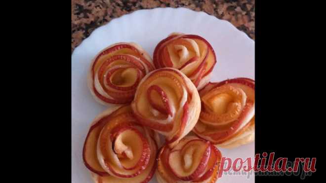 Розочки из слоеного теста с яблоками