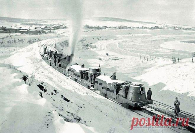 История бронепоездов Бронепоездом называли бронированный железнодорожный состав, который предназначался для ведения боевых действий в полосе железной дороги. Широкое распространение такие поезда получили в войнах первой п...