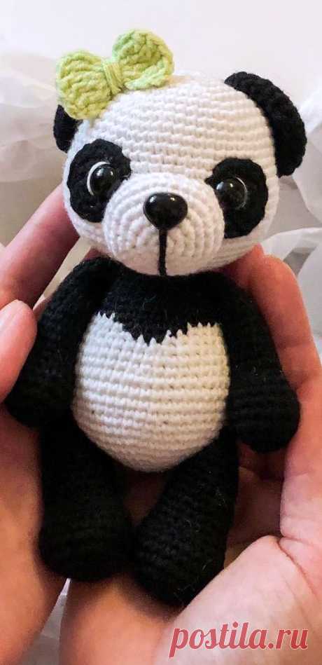 PDF Мини Пандочка крючком. FREE crochet pattern; Аmigurumi animal patterns. Амигуруми схемы и описания на русском. Вязаные игрушки и поделки своими руками #amimore - Панда, пандочка, медведь, медвежонок, мишка.