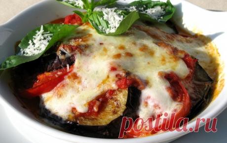 Запеченные баклажаны с помидорами и сыром / Простые рецепты