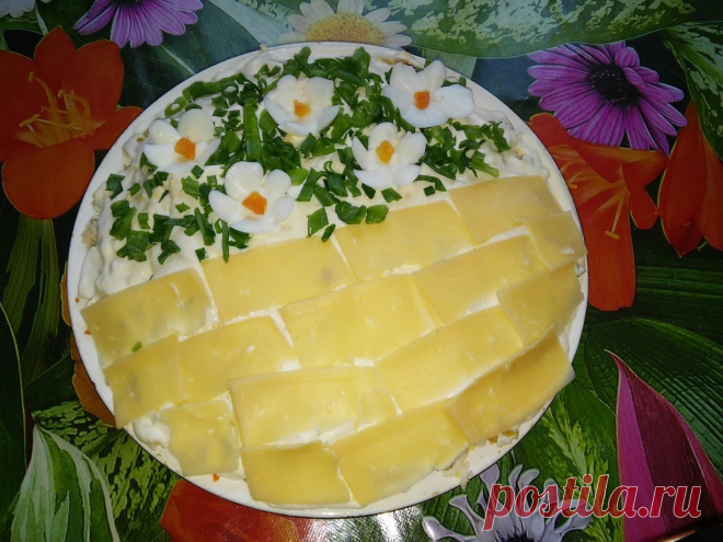 ЛЮБИМЫЙ С АПЕЛЬСИНОМ !!!  **Слоями, под майонез: 1)картофель -кр/тёрка, 2)морковь по-корейски, 3)апельсин 2шт -кубик, 4)отв/кура -кусочки, 5)яйцо -кр/тёрка. *Декор: сыр -пластины или на тёрку, зелень.