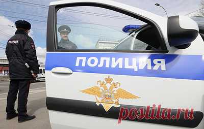 В Москве пьяный водитель протаранил шлагбаум во двор и устроил стрельбу. Его задержали, сообщили в правоохранительных органах